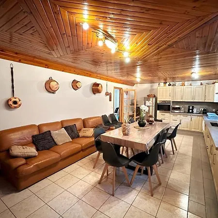 Maison Familiale Chaleureuse Au Pied Des Pyrenees Hébergement de vacances *